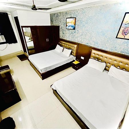 Blue Rose International, Family Hotel Agra  Exterior photo